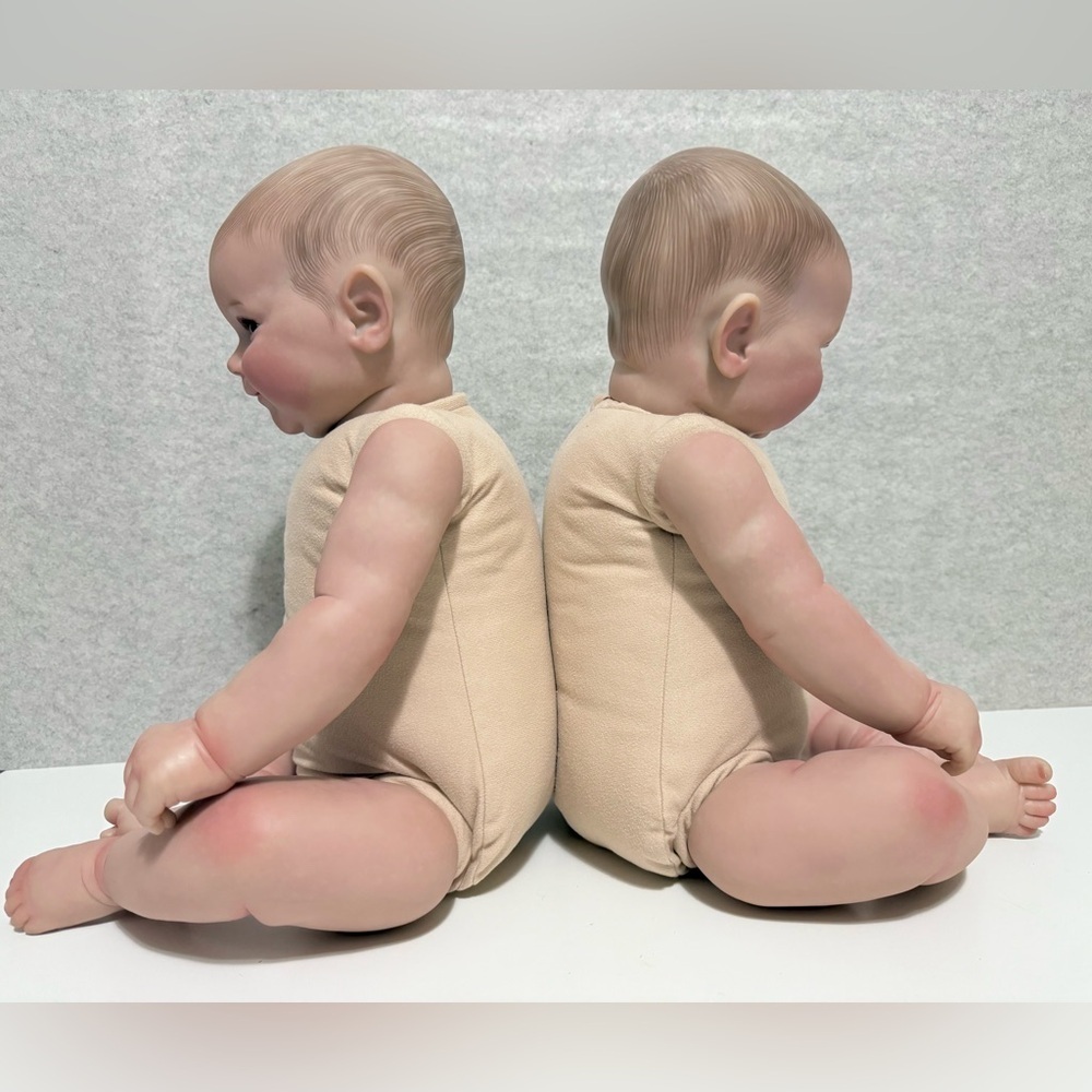 20β Realistic Baby Twins - Silicone and cloth - Picture 2 of 16